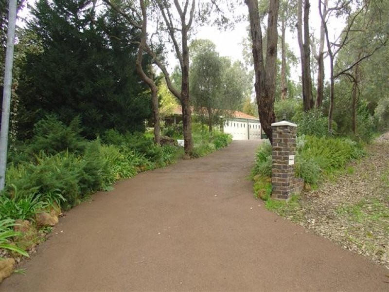 7 Schmitt Road, Kalamunda WA 6076