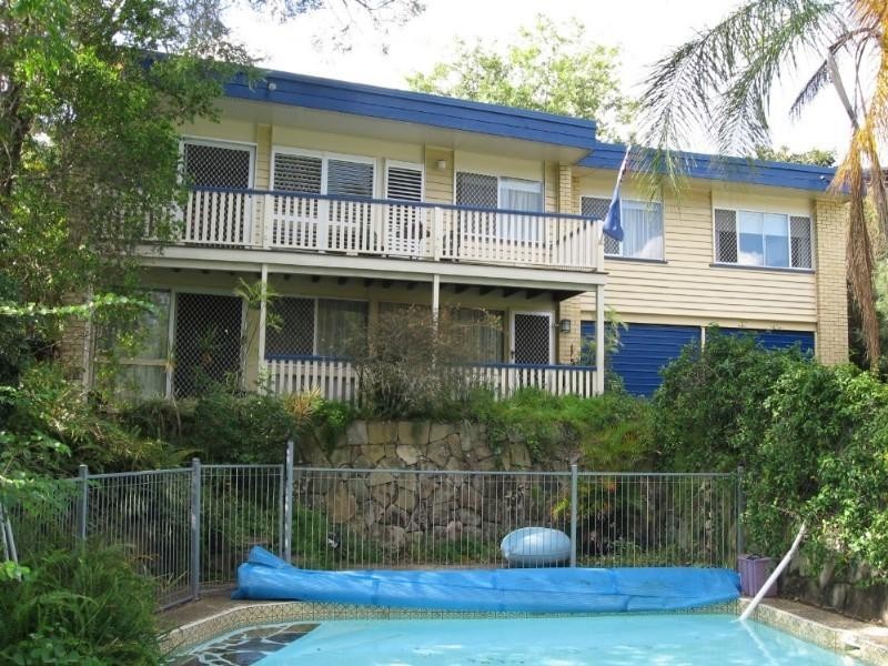 8 Whitian Street, Chapel Hill QLD 4069