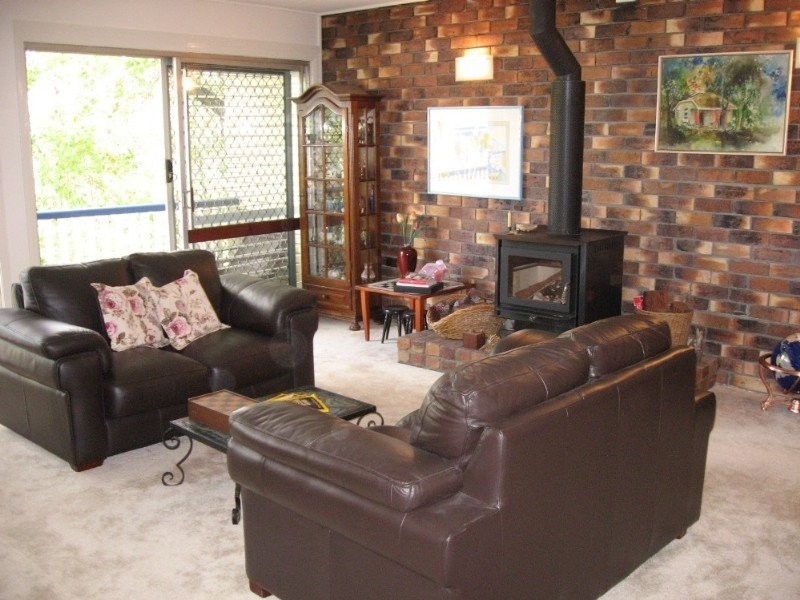 8 Whitian Street, Chapel Hill QLD 4069