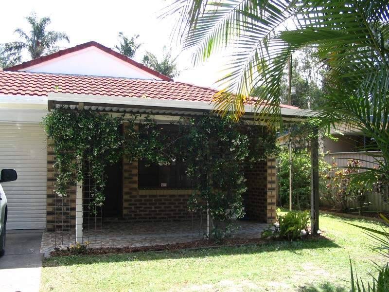 4 Magnolia Ave, Hollywell QLD 4216