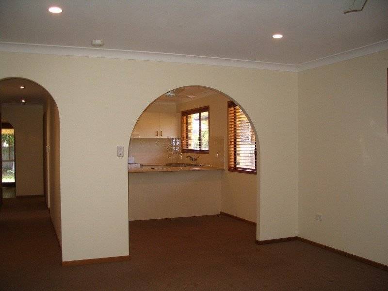 4 Magnolia Ave, Hollywell QLD 4216