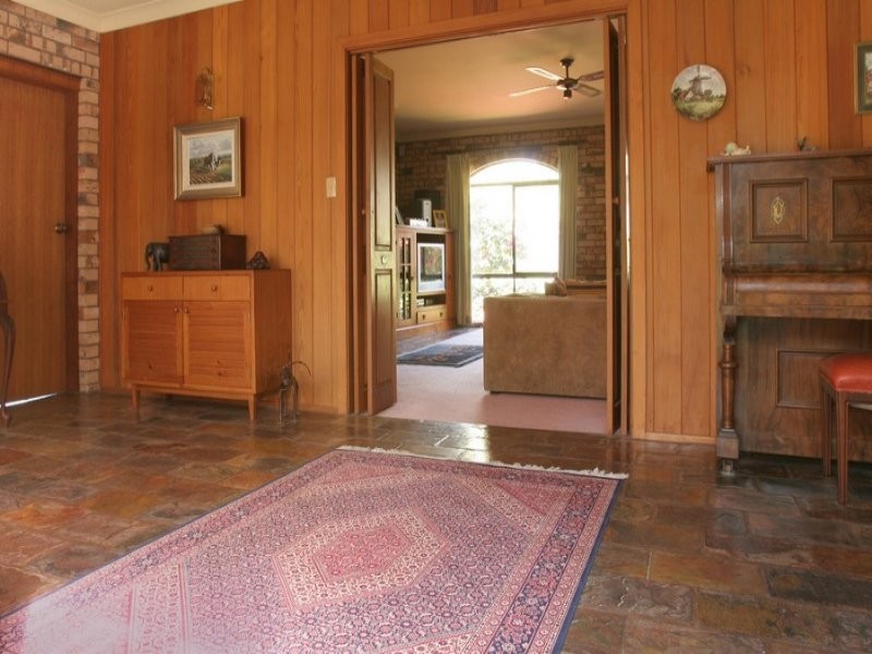 32 River Road, Mossy Point NSW 2537