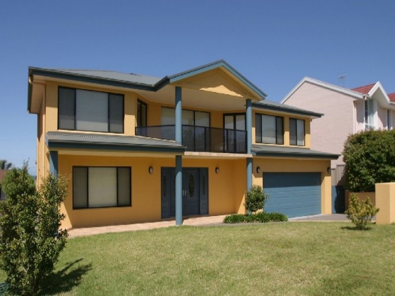 12 Moorong Cres, Malua Bay NSW 2536