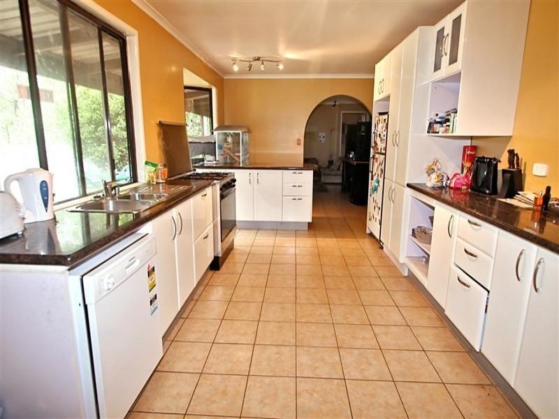 9 Branch Creek Road, Clear Mountain QLD 4500