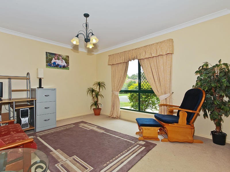 4 Deakin Close, Fitzgibbon QLD 4018