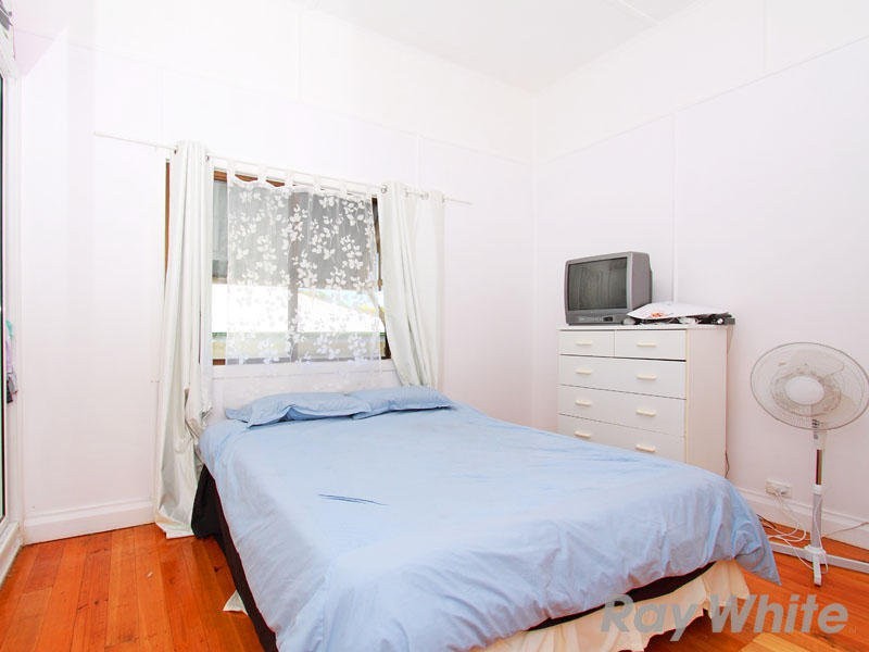 37 Henderson Road, Deagon QLD 4017