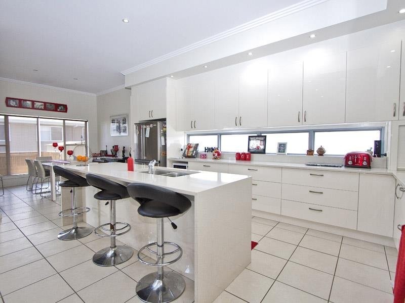 2 Dewberry Place, Bridgeman Downs QLD 4035