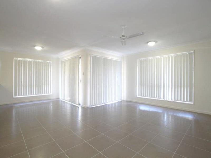 26 Duporth Crescent, Dakabin QLD 4503