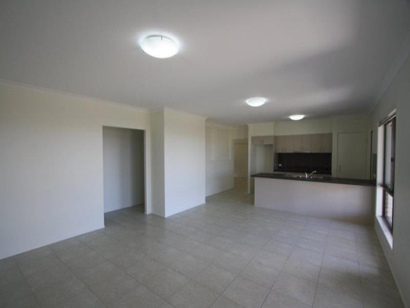 16 Rawlins Crescent, North Lakes QLD 4509