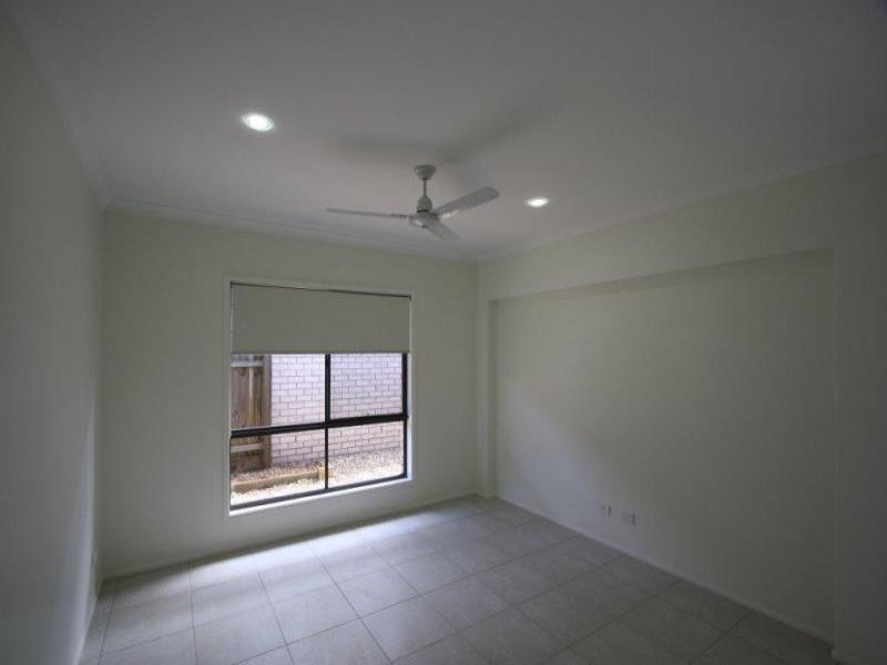 16 Rawlins Crescent, North Lakes QLD 4509