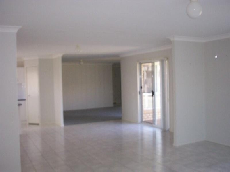 3 David Close, Scarborough QLD 4020