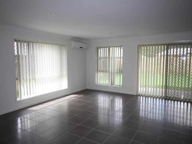 24 Oakvale Avenue, Holmview QLD 4207