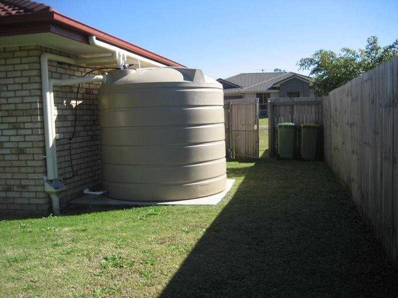 10 Schafer Court, Edens Landing QLD 4207