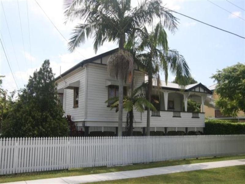 35 Palm Ave, Sandgate QLD 4017