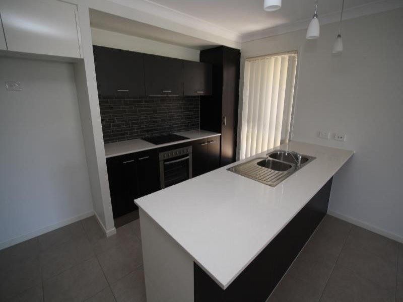 27 Dickson Crescent, North Lakes QLD 4509