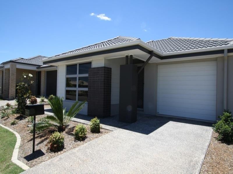 27 Dickson Crescent, North Lakes QLD 4509