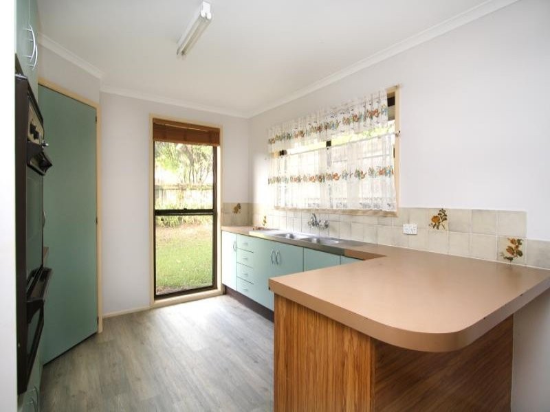 8 Juanita Grove, Springwood QLD 4127