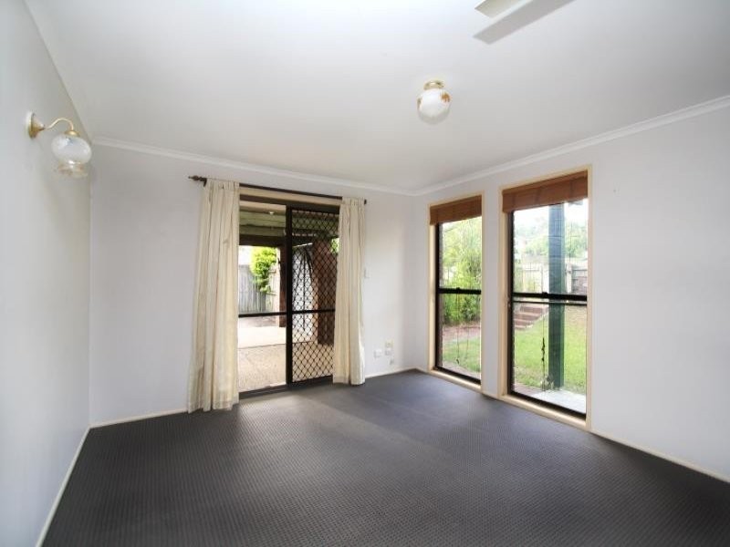 8 Juanita Grove, Springwood QLD 4127