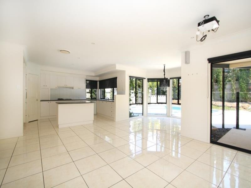 20 Lochside Drive, North Lakes QLD 4509