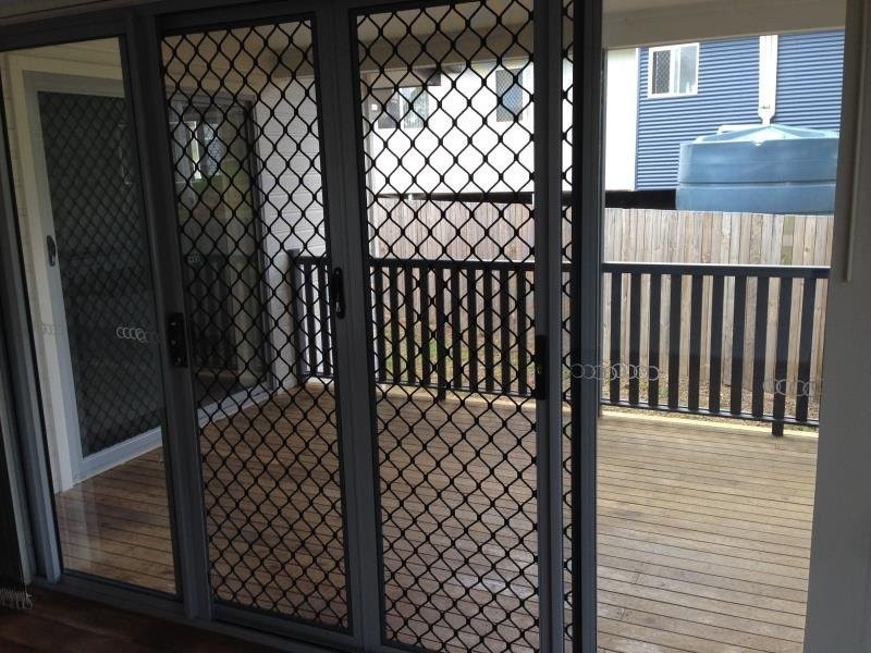 6 Bushlark Place, Goodna QLD 4300