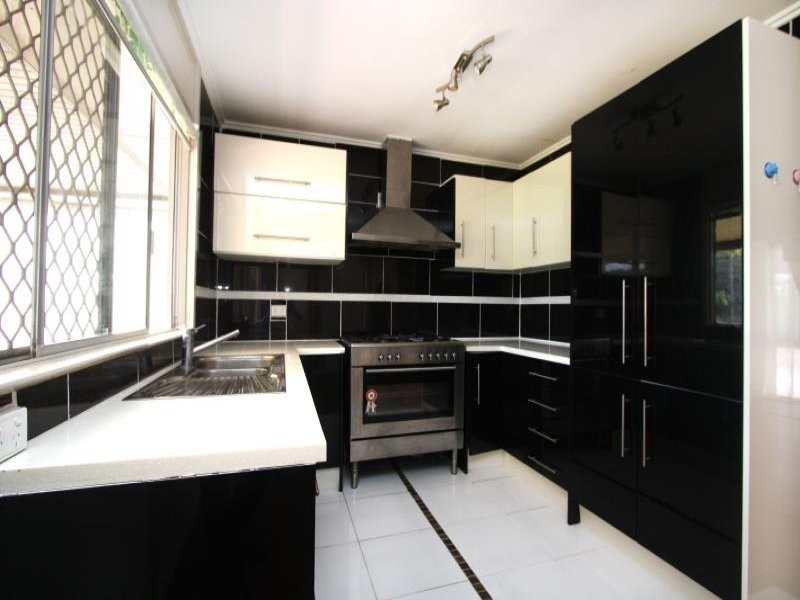 5 Benaud Street, Macgregor QLD 4109