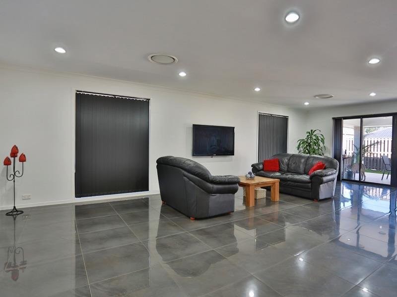 3 Ravenbourne Street, Fitzgibbon QLD 4018