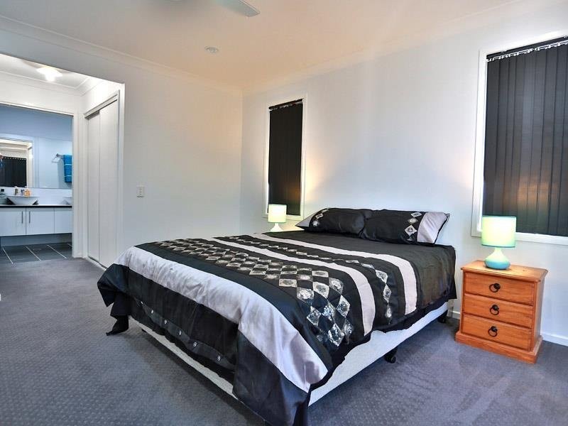 3 Ravenbourne Street, Fitzgibbon QLD 4018