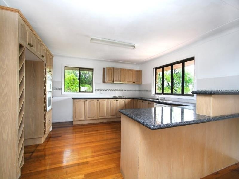 11 Gordon Parade, Manly QLD 4179