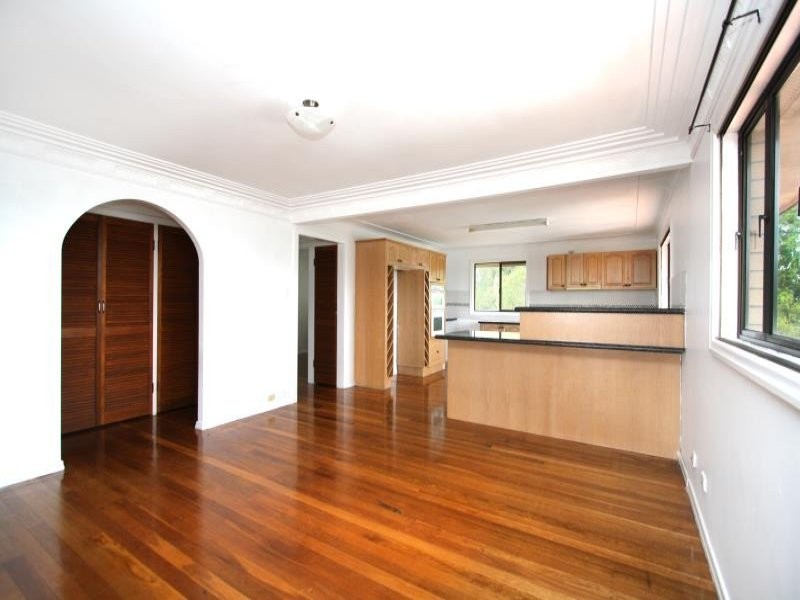 11 Gordon Parade, Manly QLD 4179