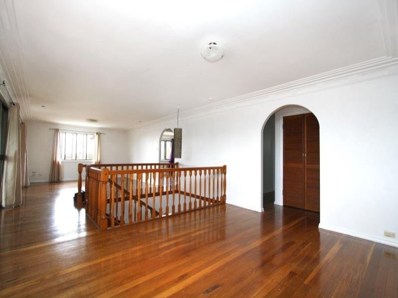 11 Gordon Parade, Manly QLD 4179