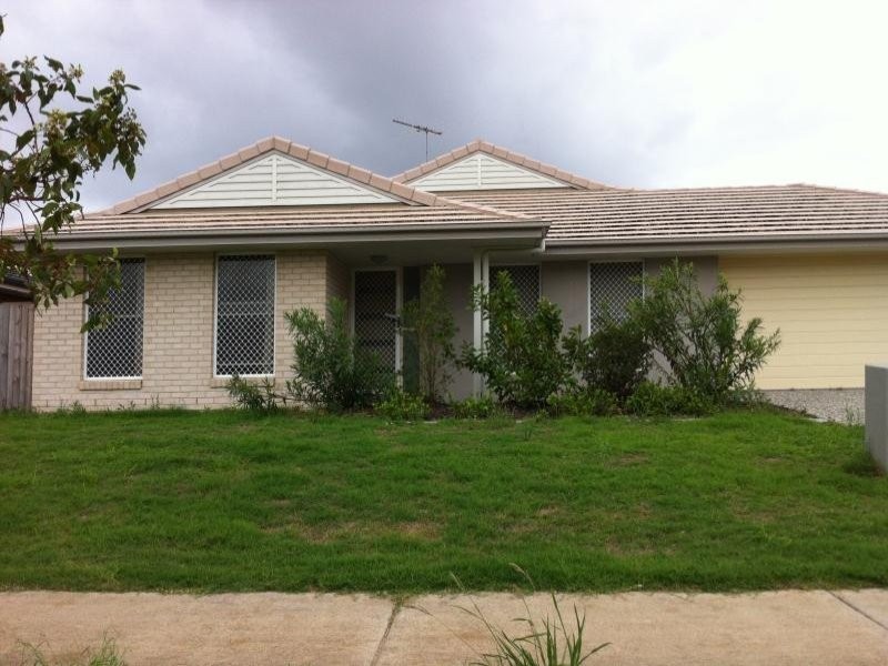 18 Adams Street, Beachmere QLD 4510