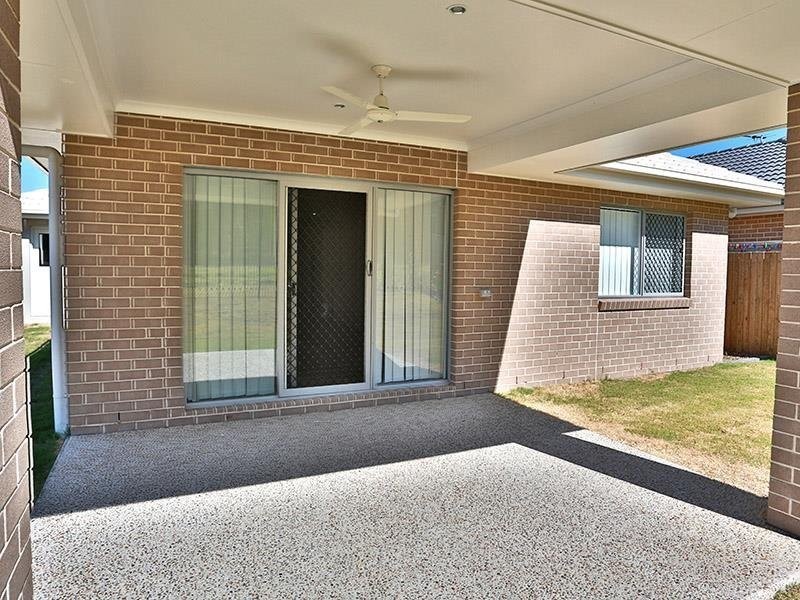 2/20 Water Gum Crescent, Ningi QLD 4511
