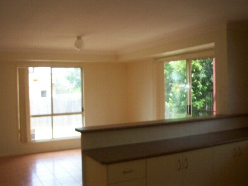 1 1 Magnolia Grove, Robertson QLD 4109