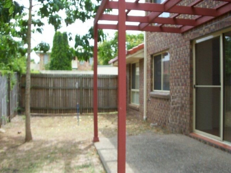 1 1 Magnolia Grove, Robertson QLD 4109