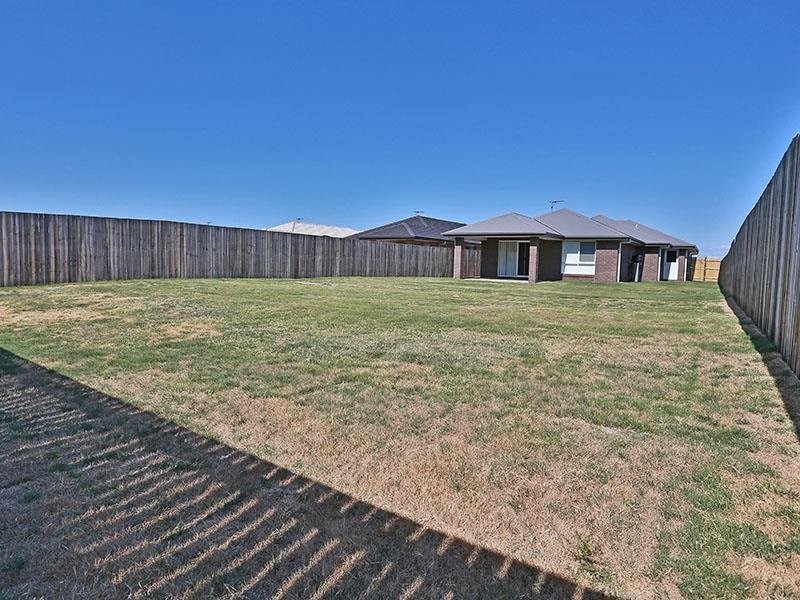 5 Lakeside Crescent, Ningi QLD 4511