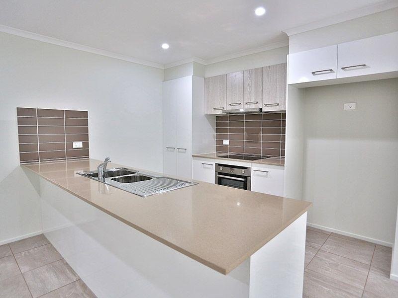 5 Lakeside Crescent, Ningi QLD 4511