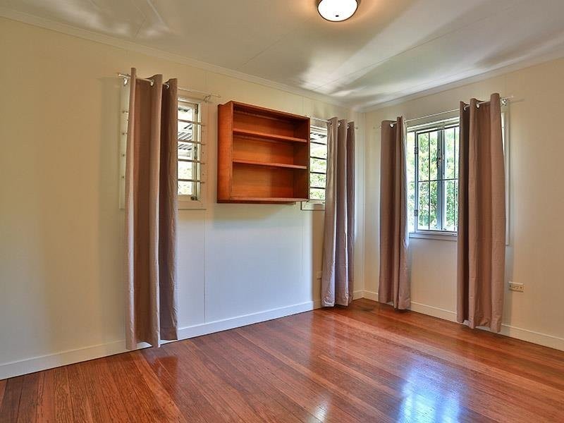 4 Michel Road, Scarborough QLD 4020