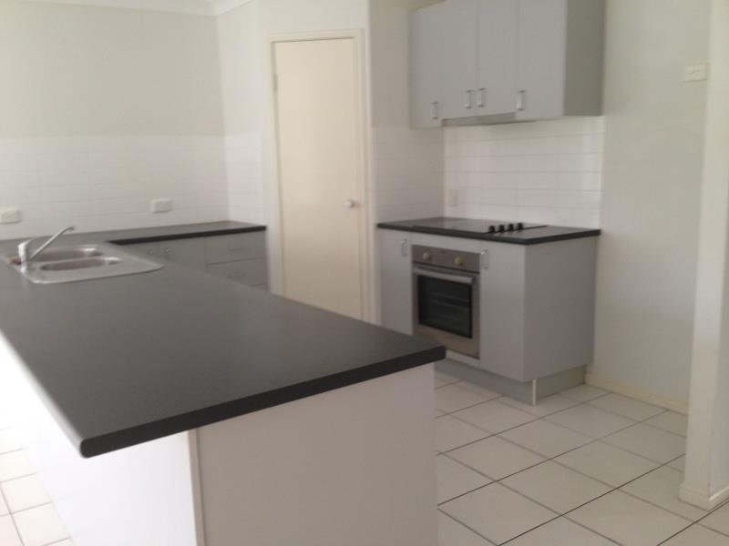 4 Angourie Place, Pacific Pines QLD 4211