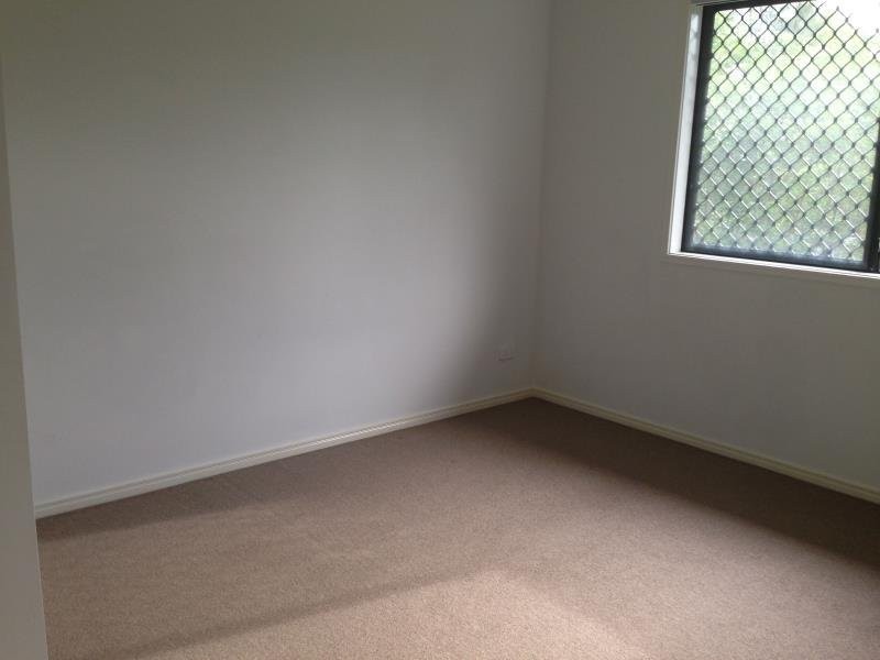 4 Angourie Place, Pacific Pines QLD 4211