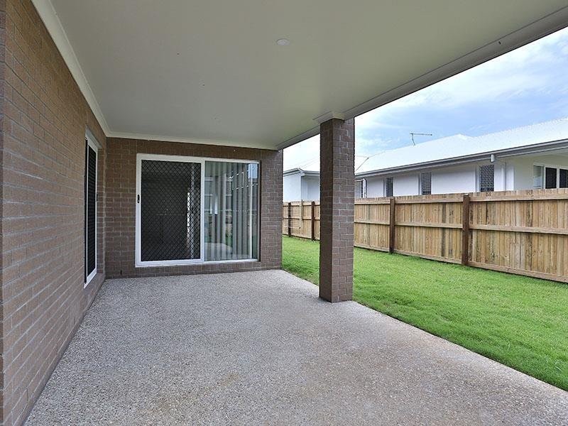 1/8 McKinlay Avenue, Redbank Plains QLD 4301