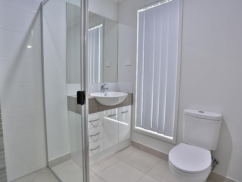 1/8 McKinlay Avenue, Redbank Plains QLD 4301