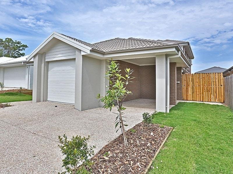 2/8 Mckinlay Drive, Redbank Plains QLD 4301
