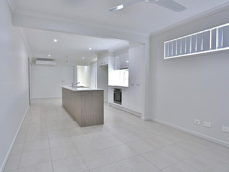 2/8 Mckinlay Drive, Redbank Plains QLD 4301