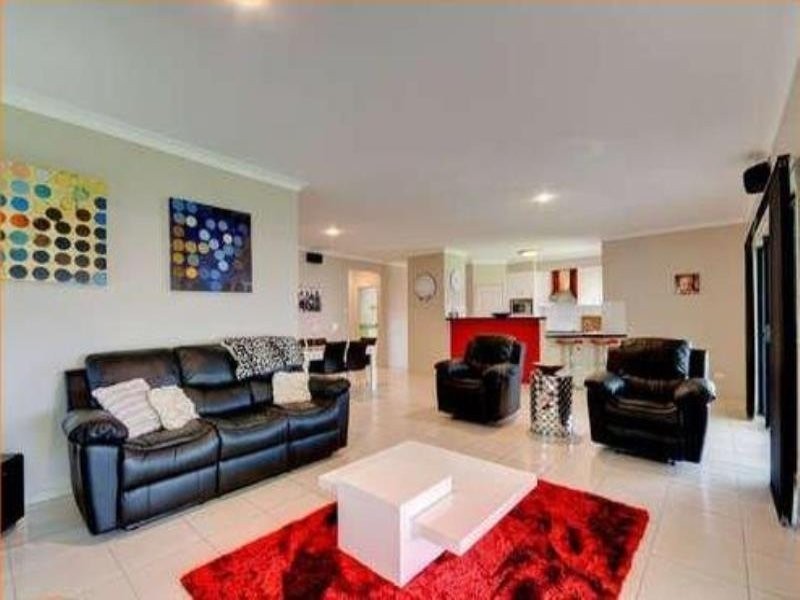 8 Katelyn Ct, Cashmere QLD 4500
