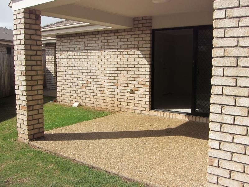 2/18 Kimbolton Drive, Redland Bay QLD 4165