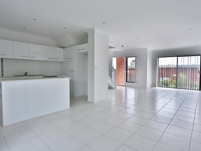 4/33 Pyrite Street, Pimpama QLD 4209