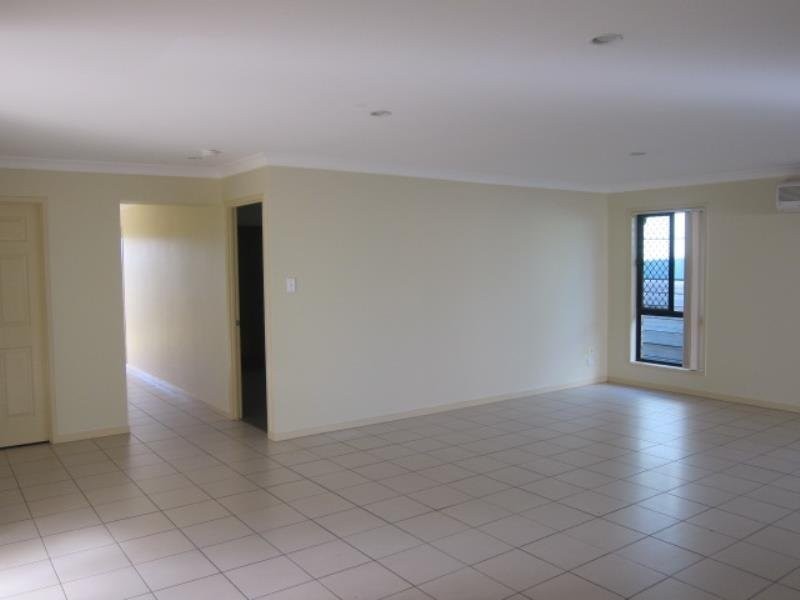 15 Oak Leaf Street, Springfield Lakes QLD 4300