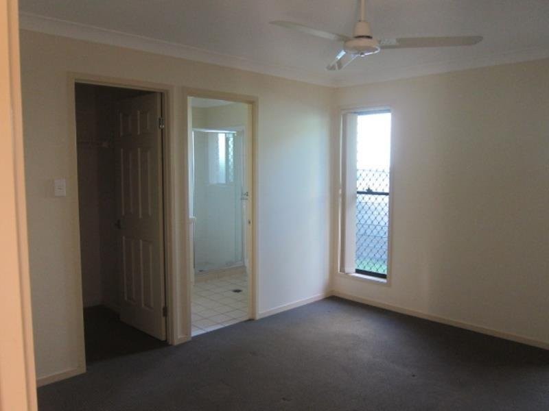 15 Oak Leaf Street, Springfield Lakes QLD 4300