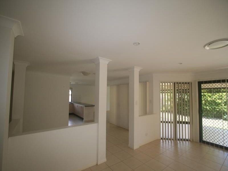 27 Franzin Drive, Cashmere QLD 4500