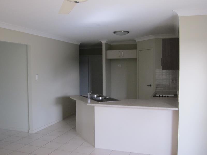 2/18 Kimbolton Drive, Redland Bay QLD 4165